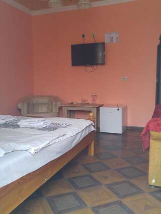 Отель White Rose Батуми Двухместный номер с 1 кроватью и балконом-3